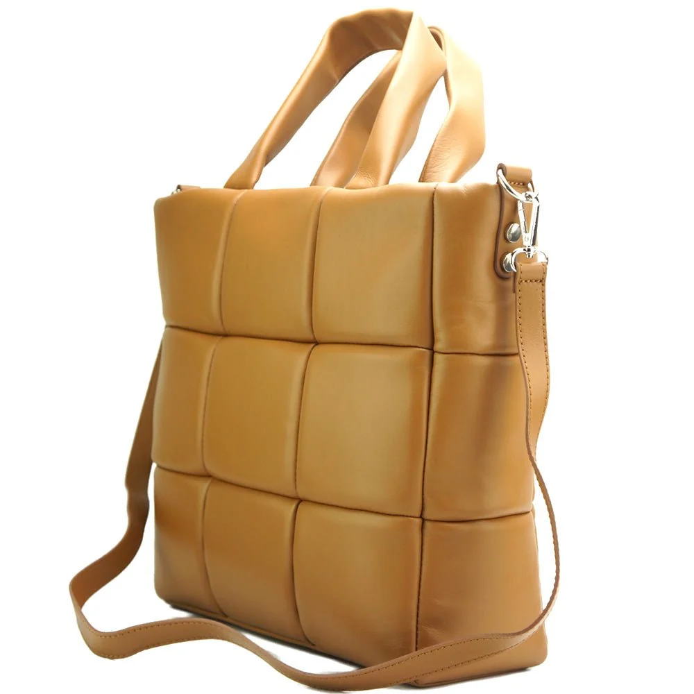 Isla: Where City Chic Meets Effortless Escape Tote Bag - Image 2